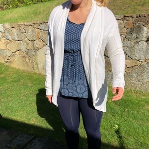 White Lilly cardigan